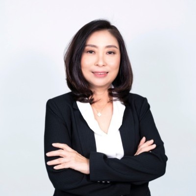 Maria C. - Director of Global Sales at Global Pork Export, B2B export specialist with expertise in EU and Asian markets